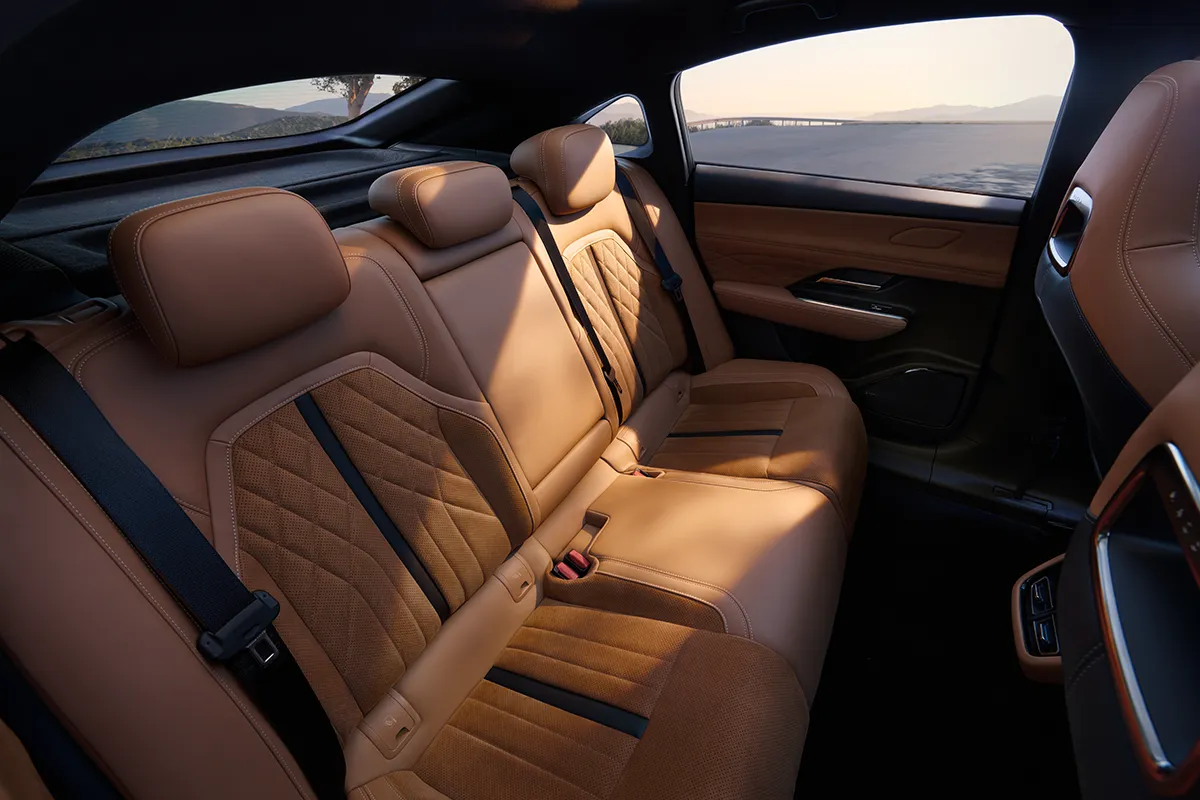 MAZDA 6e Panoramic Sunroof  MAZDA 6e全景天幕